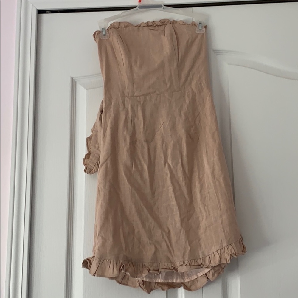 Doll face bandeau ruffle detail mini dress (mocha)